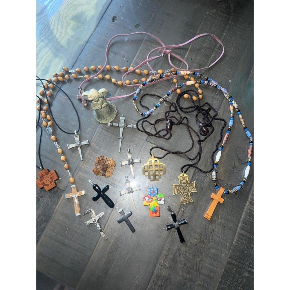 Religious Jewelry Lot - 17 Pieces total- Necklaces &‎ Pendants